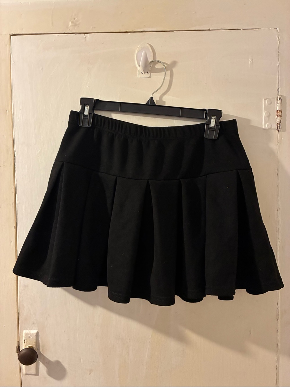 Ladies Size Large  Black Pleated Mini Skort